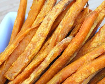 Your dogs are in for a real treat with these homemade plain or honey glazed sweet potato pup fries. Get the recipe on Proud Dog Mom!