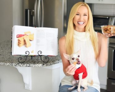 Thanksgiving is just a few days away. Let this list of 6 holiday-worthy dog treat recipes inspire you to whip up something special for canine houseguests.